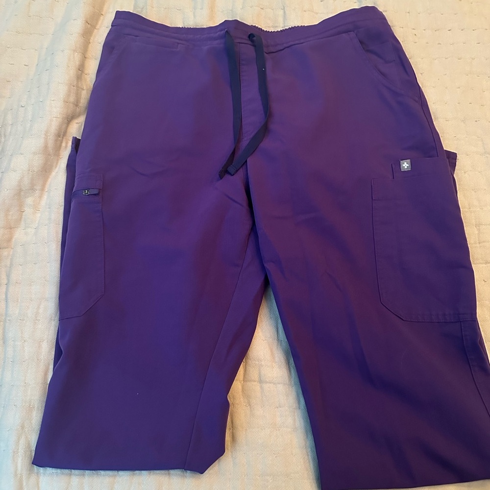 Figs Digital Grape Yola L tall